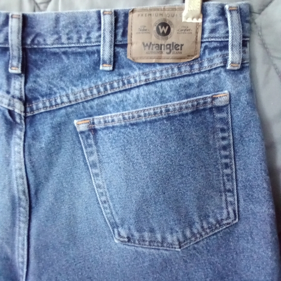 Women's Wrangler Denim Jean Shorts Distressed Style Raw Hem Premium Quality - Picture 9 of 12